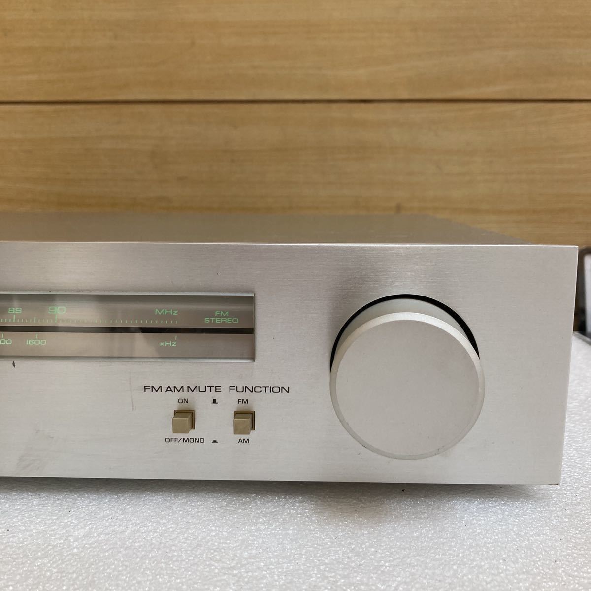 GXL9097 チューナーYAMAHA NATURALSOUND AM/FM STEREO TUNER T-46I DC-NFB PLL 通電確認済 現状品 1024の画像4