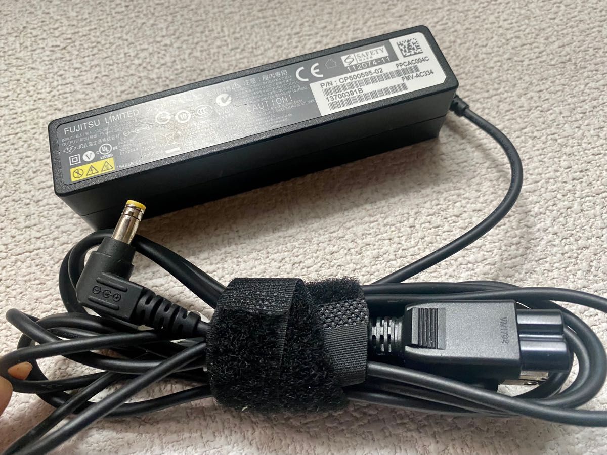 ☆送料込☆中古純正品富士通FUJITSUのACアダプター19V  3.42A