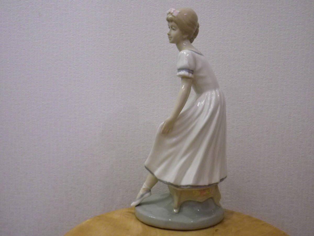 ＲＥＸ　陶人形　フィリギン　白い服を着た少女　スペイン製_画像3