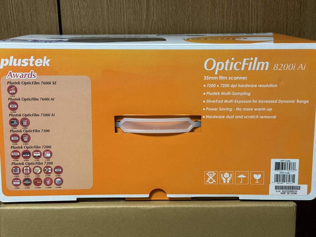 【新古品】Plustek OpticFilm 8200i Ai フィルムスキャナー 本体未通電　付属品完備　プラスティック_画像3