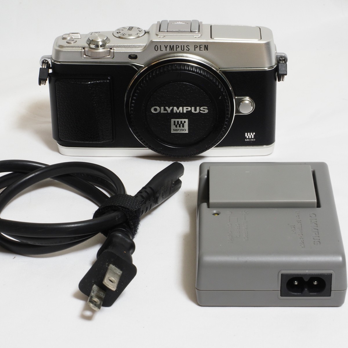 大人女性の オリンパス OLYMPUS PEN E-P5 ボディ [シルバー