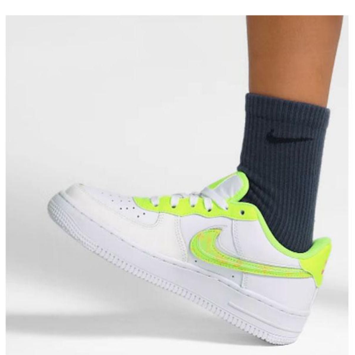 NIKE AIR FORCE 1 LV8 24.0cm 新品未使用 箱なし配送-
