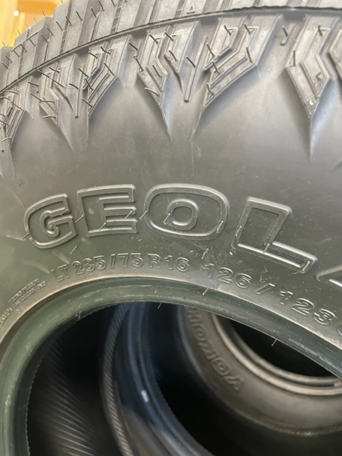  Yokohama GEOLANDAR X-AT 285/75R16 4ps.