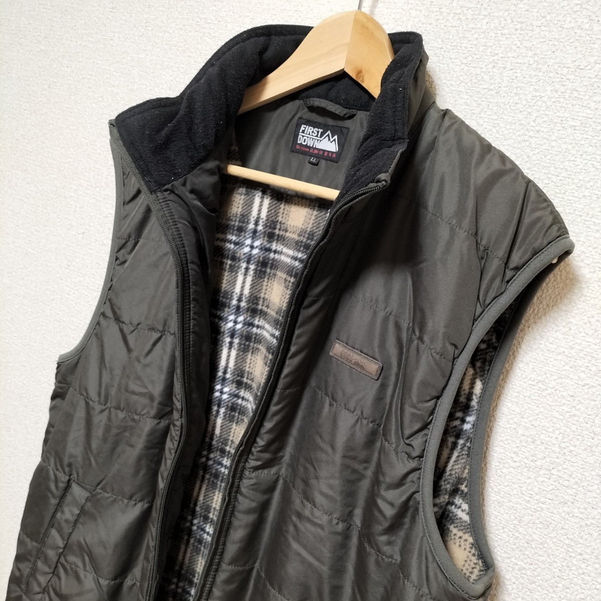  beautiful *FIRST DOWN cotton inside down vest left . Logo go in outer khaki plain check y2k Tec men's size XL First down old clothes USED