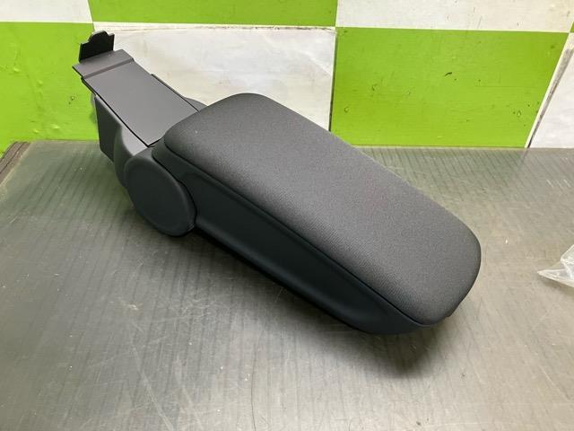  Audi A1 DBA-8XCHZ armrest 