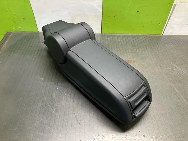  Audi A1 DBA-8XCHZ armrest 