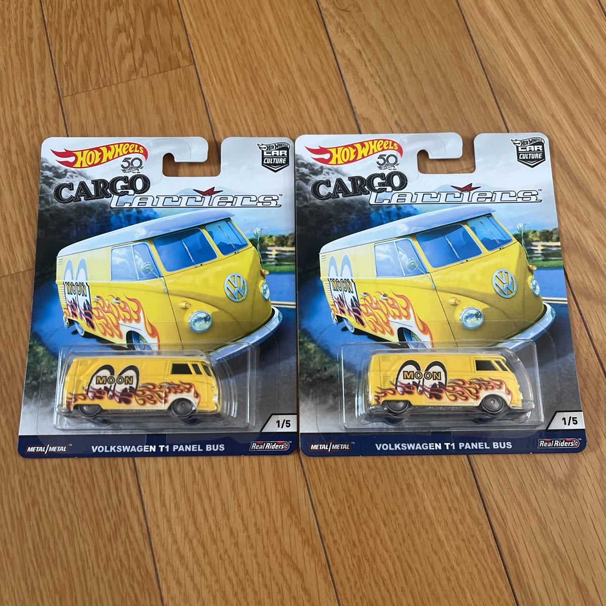 ホットウィール カーゴキャリアーズ ムーンアイズ フォルクスワーゲン T1 パネルバス T1 Panel Bus MOONEYES CargoCarriers Hotwheelsの画像1