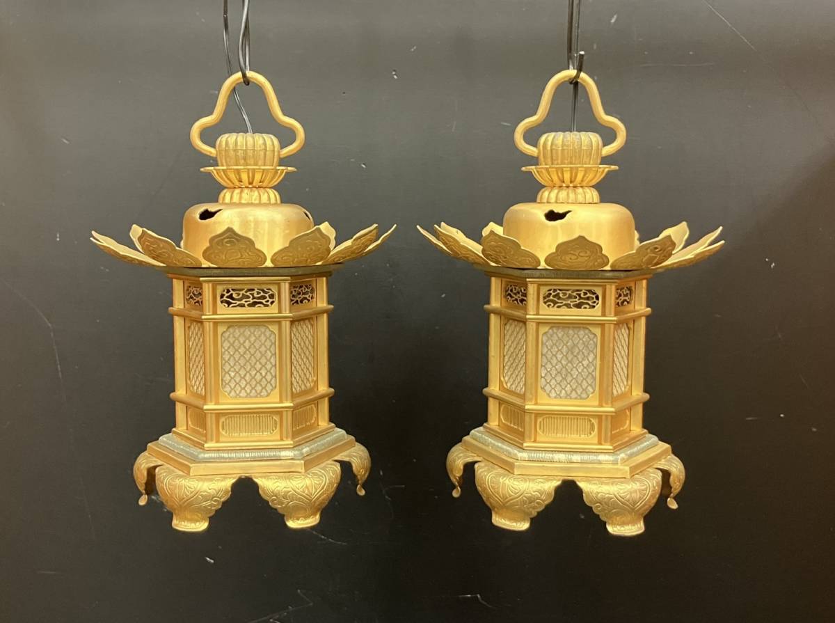 ◆【寺院仏具・仏教美術】真鍮製消し金メッキ・猫足組胴灯篭・ＬＥＤ電装付き（総丈約18.5cm）◆