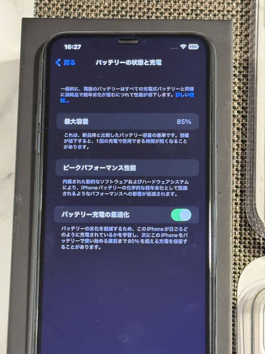 【美品】　iPhone11 Pro Max 256gb midnight Green Appleストア購入 SIMフリー　ガラスフィルム2枚とカメラレンズプロテクター_画像9