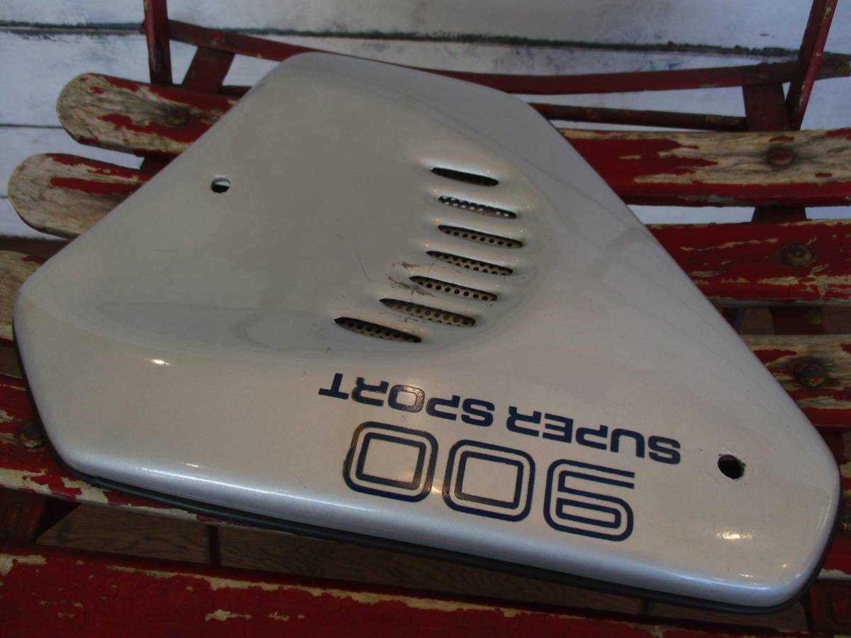 # Ducati - Bevel 900SS original right side side cover original paint at that time mono N80