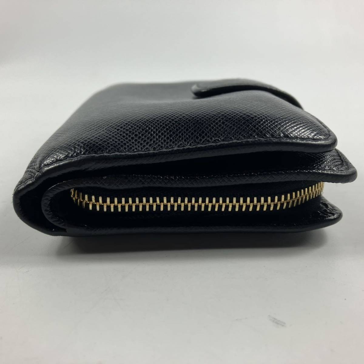 1円〜【現行デザイン】 PRADA プラダ サフィアーノレザー 2つ折り財布 ブラック 黒 L字ファスナー ゴールド 三角ロゴ メンズ レディース_画像4