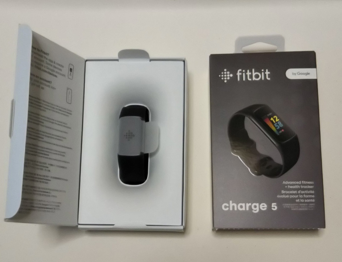 新品未使用☆おまけ付き】Fitbit Charge 5 トラッカー ブラック