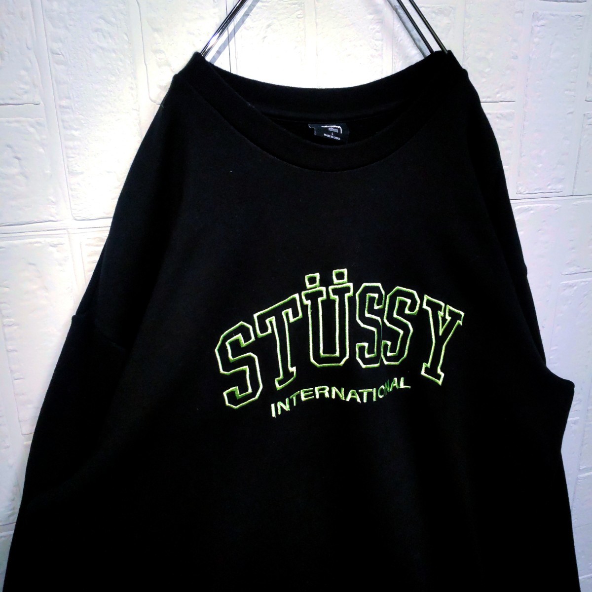 STUSSY(ステューシー)》ロゴ刺繍 スウェット 裏起毛 ビッグシルエット