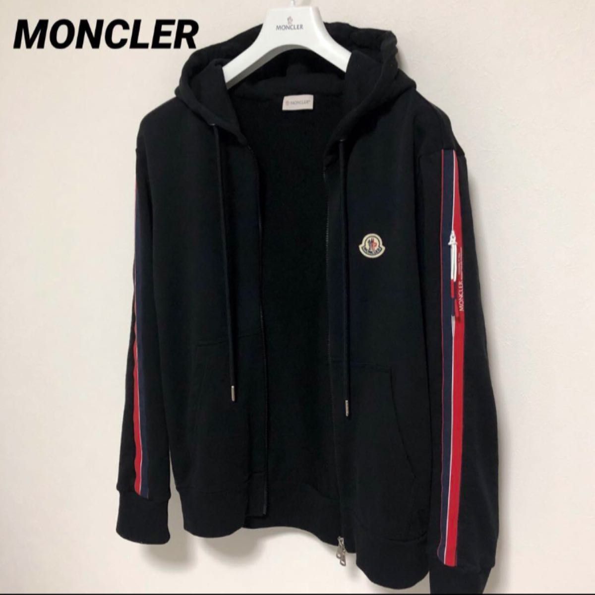 2022 モンクレール MONCLER サイドライン パーカー 黒 国内正規品