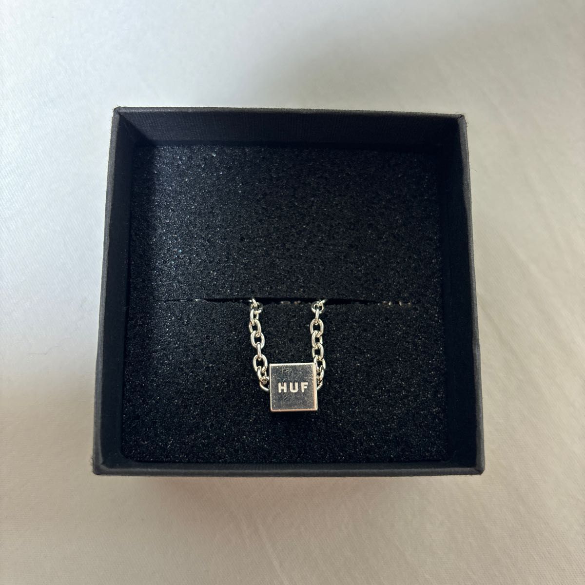 HUF BOX LOGO NECKLACE ロゴ ネックレス|Yahoo!フリマ(旧 HUF BOX LOGO NECKLACE ロゴ ネックレス|Yahoo!フリマ(旧