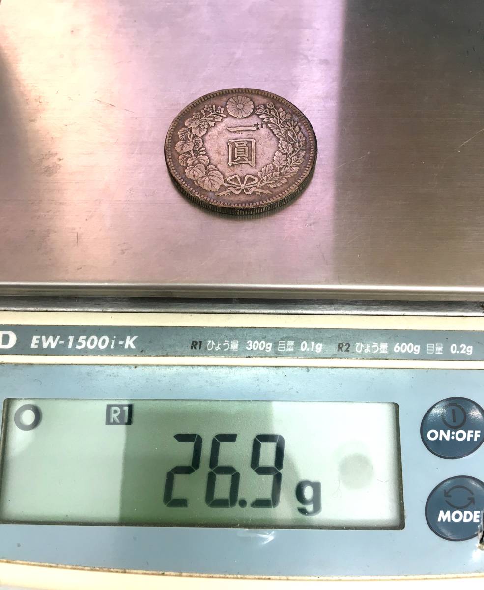 42435　一圓銀貨　古銭　明治三十八年　38年　重さ約26.9ｇ_画像3