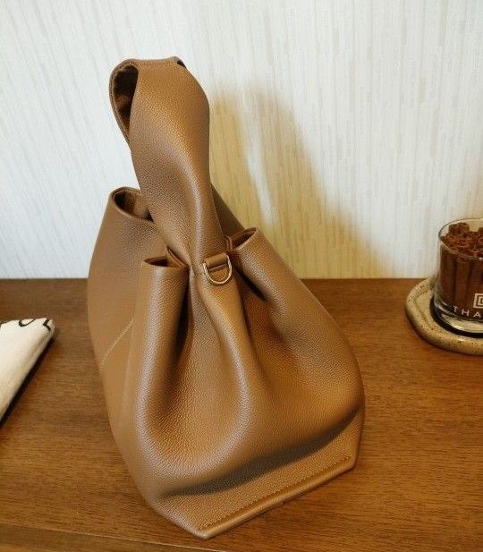 ポレーヌ︎polene︎Huitキャメル︎カヌレショルダーバッグ ポレーヌ︎polene︎Huitキャメル︎カヌレショルダーバッグ