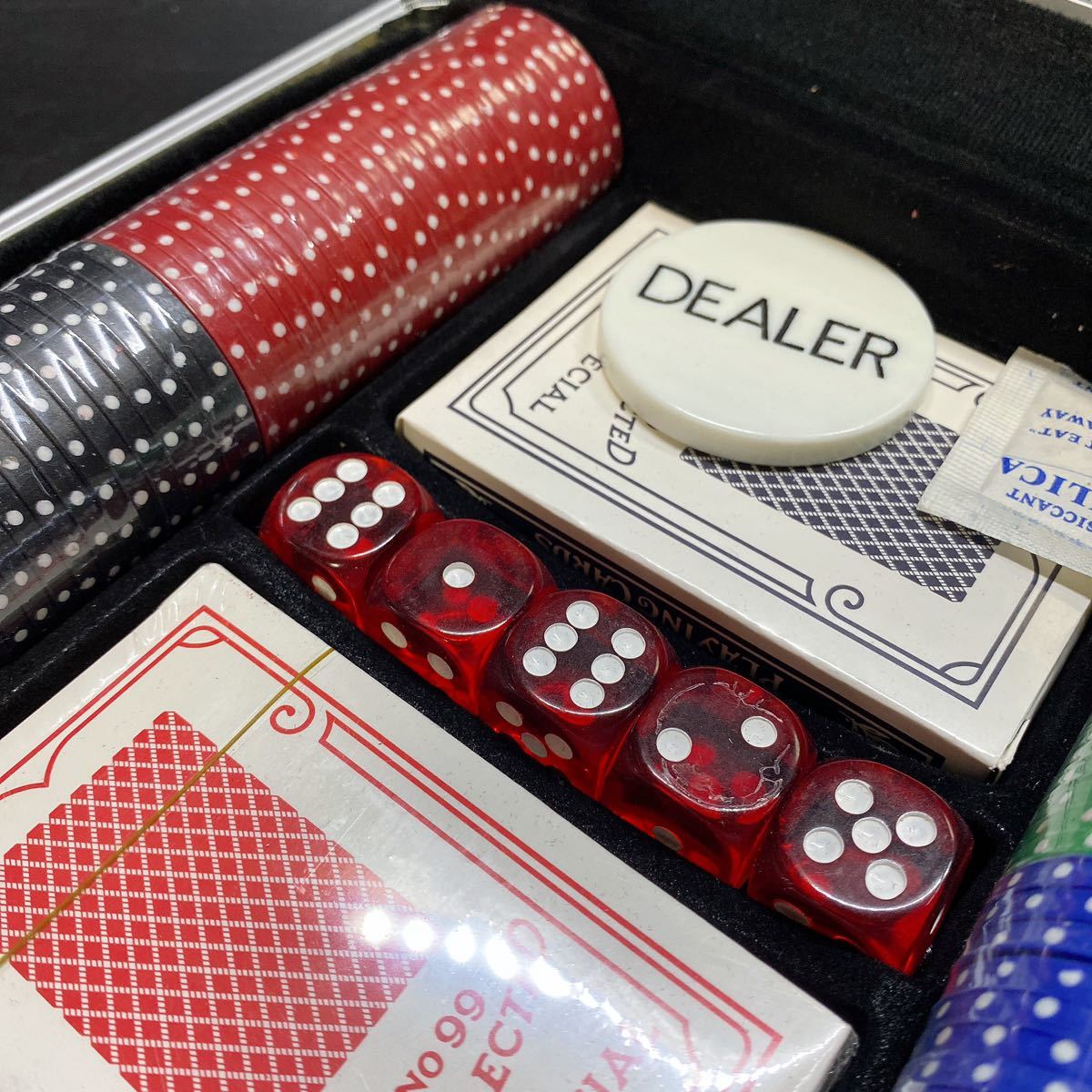 未使用 ポーカーチップセット カードゲーム ボードゲーム ケース付き カジノゲーム トランプ 稀少 レア 中古 美品 現状品 約22×22cm_画像7