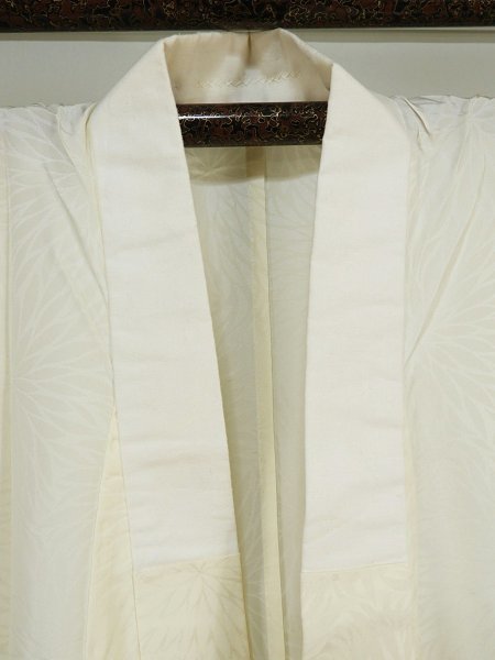 T153　正絹　単衣　白襦袢　菊花地模様　身丈126cm_画像3