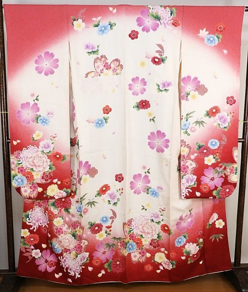 き47　正絹　振袖　3点セット　振袖・帯・襦袢　花柄　【美品】　身丈163ｃｍ_画像2