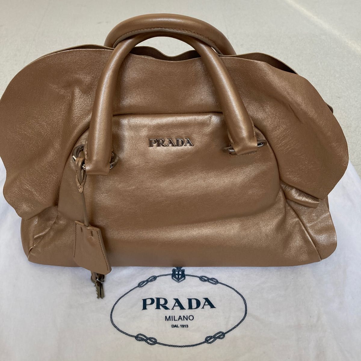 PRADA プラダ　ハンドバッグ　フリル