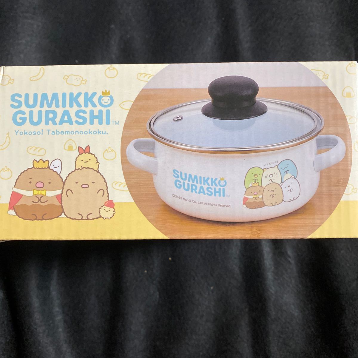 すみっコぐらしsumikkogurashi★ようこそ！たべものおうこく★ふた付きホーロー両手鍋★イエロー箱★約16cm_画像2