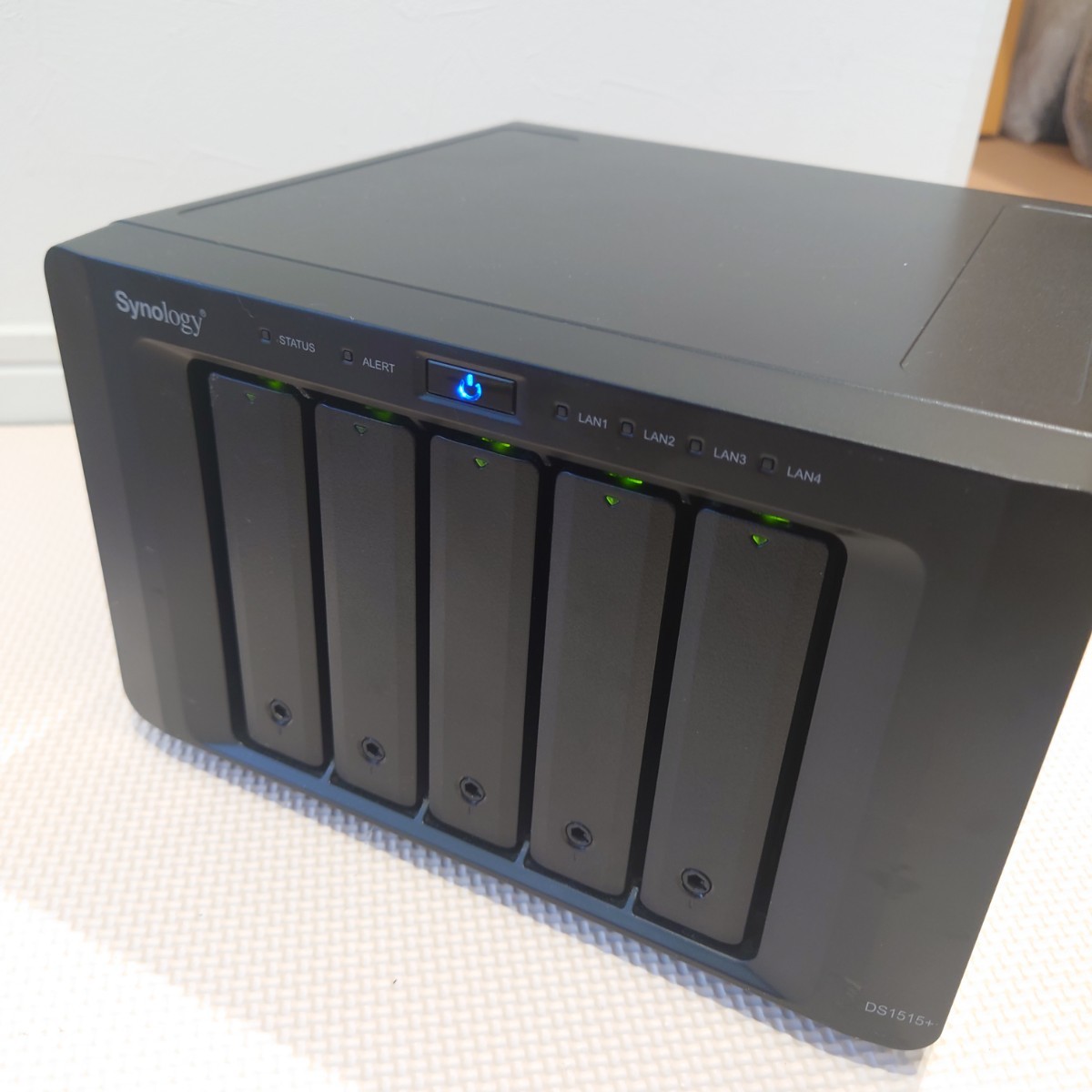 シノロジー Synology DS1515+ NASケース■現状品 HDDつき_画像1