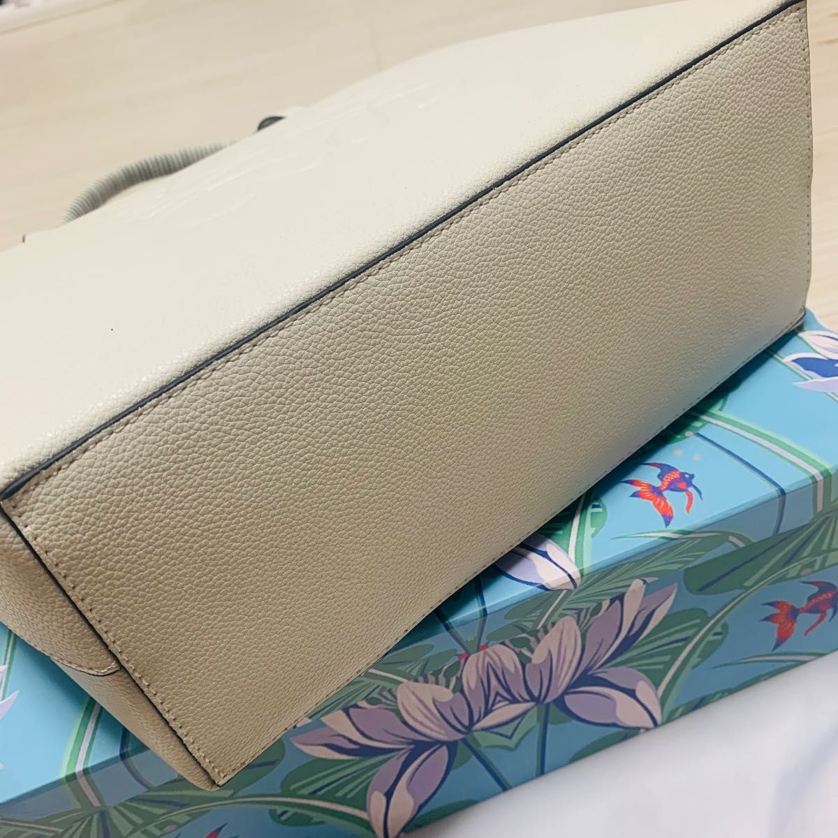 LOEWE ロエベ アナグラム スモール トートバッグ アイボリー LOEWE ロエベ アナグラム スモール トートバッグ アイボリー