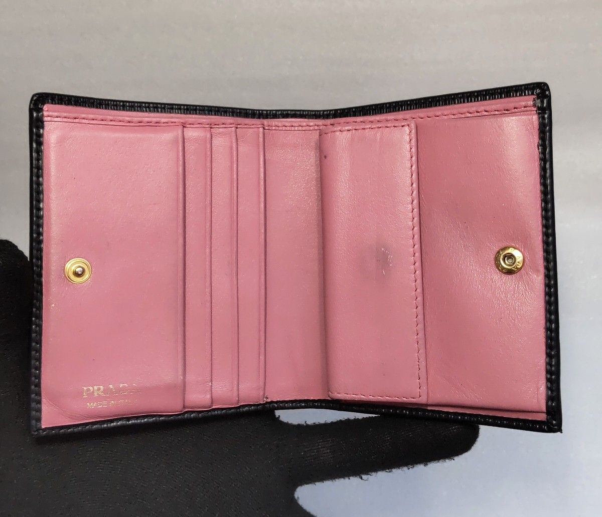 PRADA プラダ 財布 二つ折り財布 レザー ブラック ピンク PRADA プラダ 財布 二つ折り財布 レザー ブラック ピンク