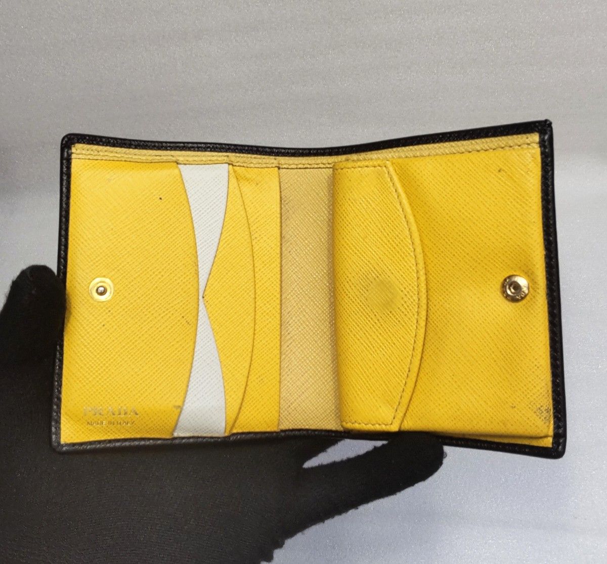 PRADA プラダ 財布 二つ折り財布 サフィアーノ ブラック バイ PRADA プラダ 財布 二つ折り財布 サフィアーノ ブラック バイ