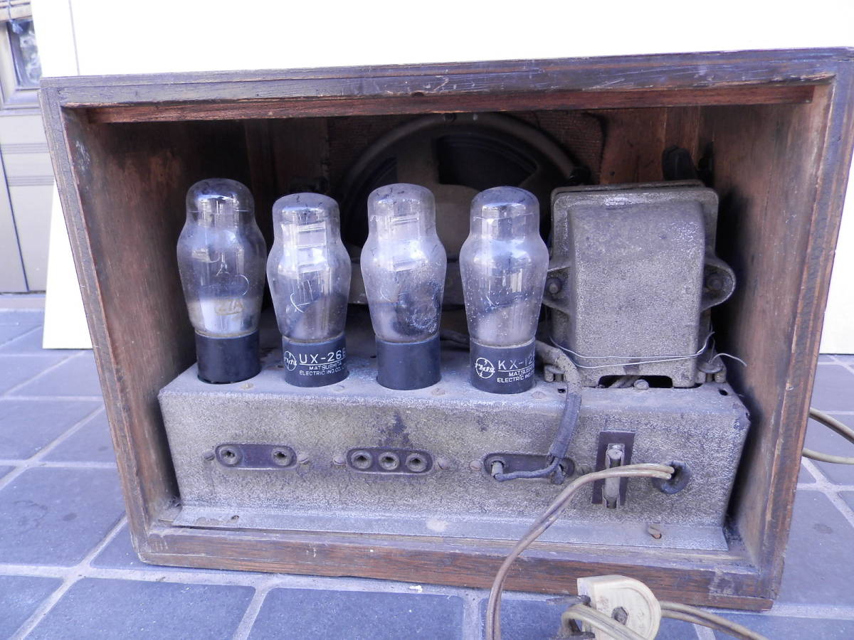 SRC box type average 4 radio 1930 period vacuum tube radio China distribution electro- corporation Junk parts ..