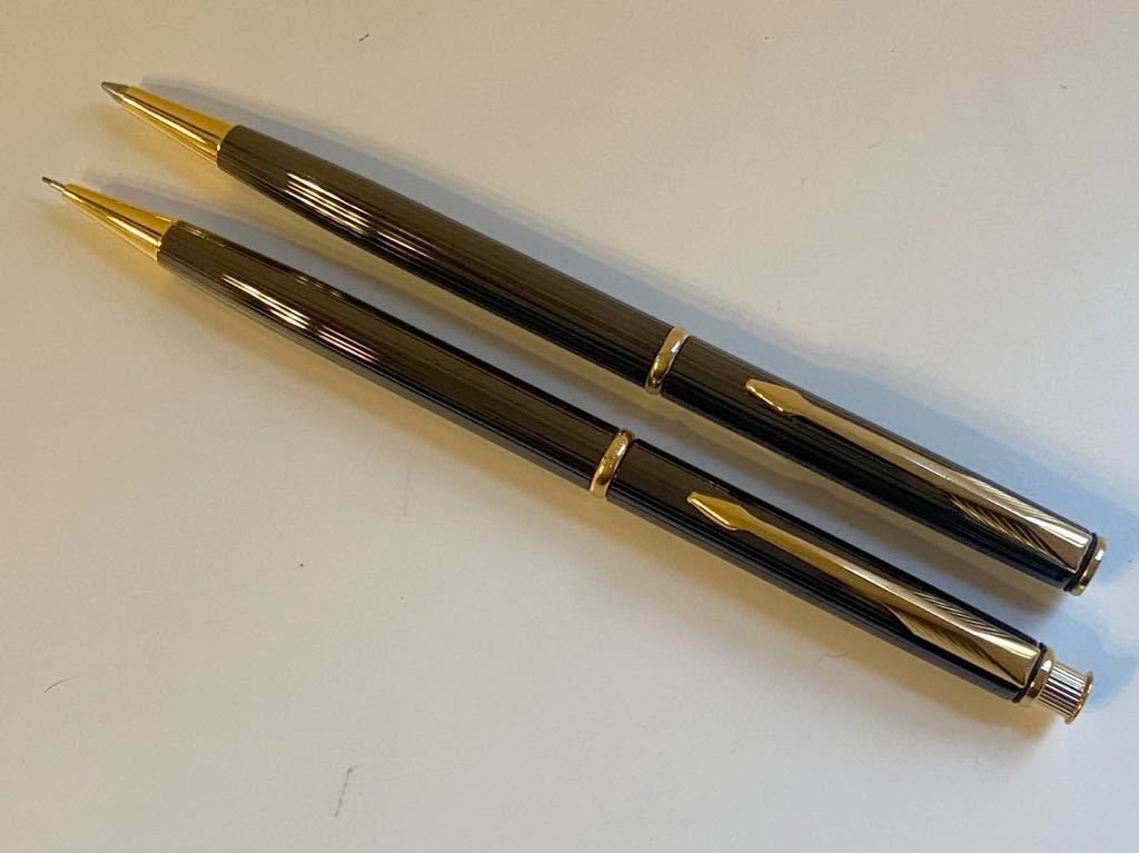 MW1012◆ パーカー PARKER ブラック×ゴールド色 ツイスト式 ボールペン ノック式 シャーペン 合計２点セット_画像2