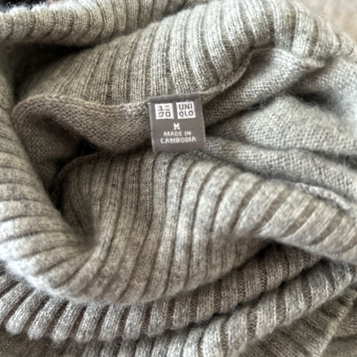 UNIQLO ユニクロ カシミヤ100% セーター グレー M|Yahoo!フリマ UNIQLO ユニクロ カシミヤ100% セーター グレー M|Yahoo!フリマ