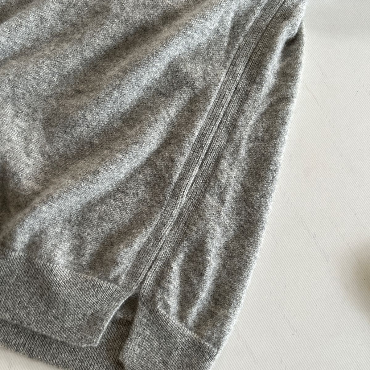 UNIQLO ユニクロ カシミヤ100% セーター グレー M|Yahoo!フリマ UNIQLO ユニクロ カシミヤ100% セーター グレー M|Yahoo!フリマ
