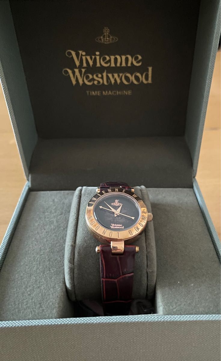 ヴィヴィアンウエストウッド Vivienne Westwood 腕時計 アナログウォッチ 本革ベルト　ケース入り