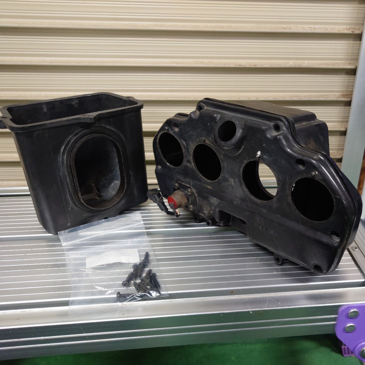 カワサキ ゼファー750 ZR750C 純正エアクリーナーボックス カワサキ ゼファー750 ZR750C 純正エアクリーナーボックス