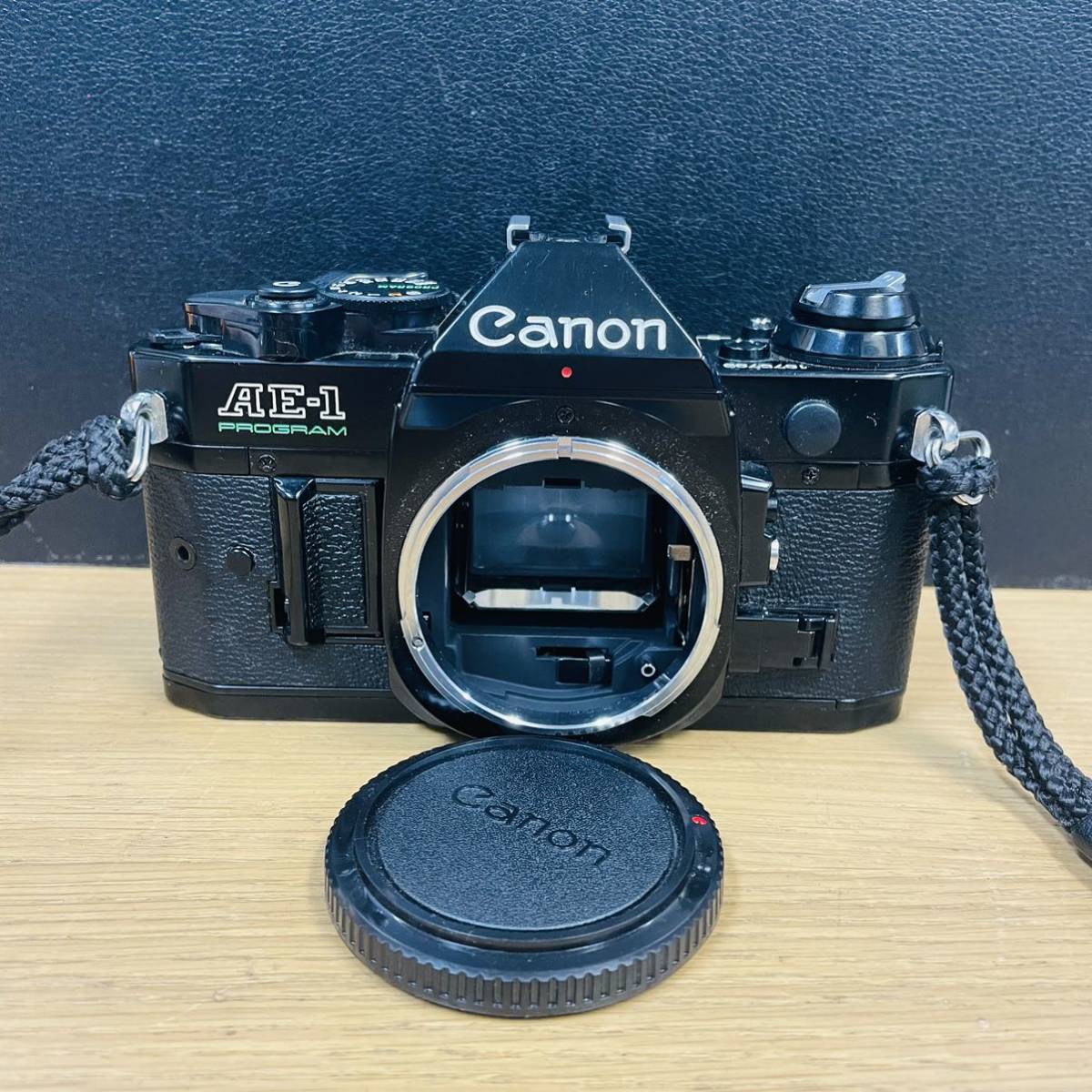 概ね美品 Canon AE-1 Program フィルムカメラ ボディ ブラック NN5867
