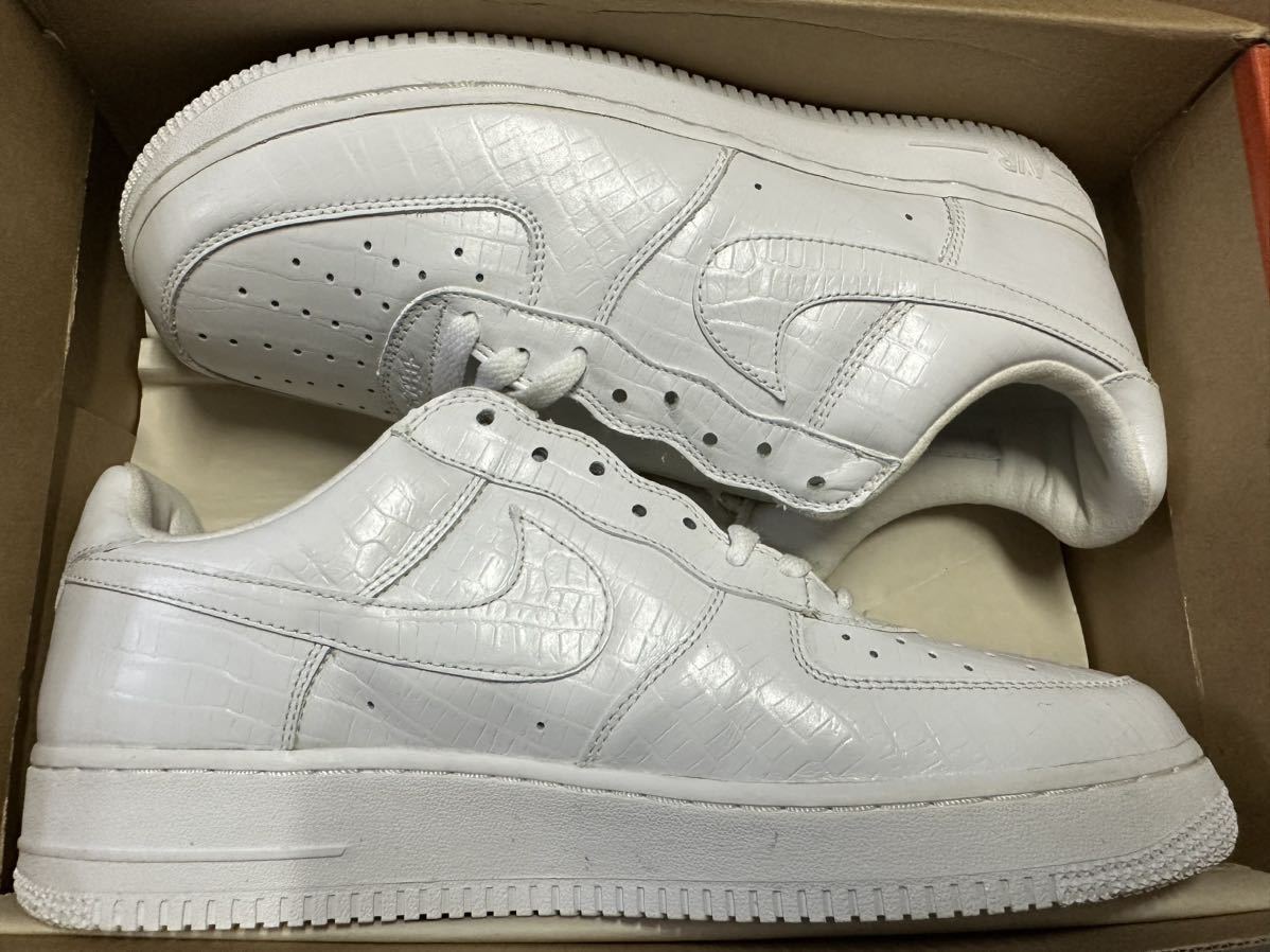 3012足限定 NIKE HTM AIR FORCE 1 クロコ US11 新品 305895-111_画像2