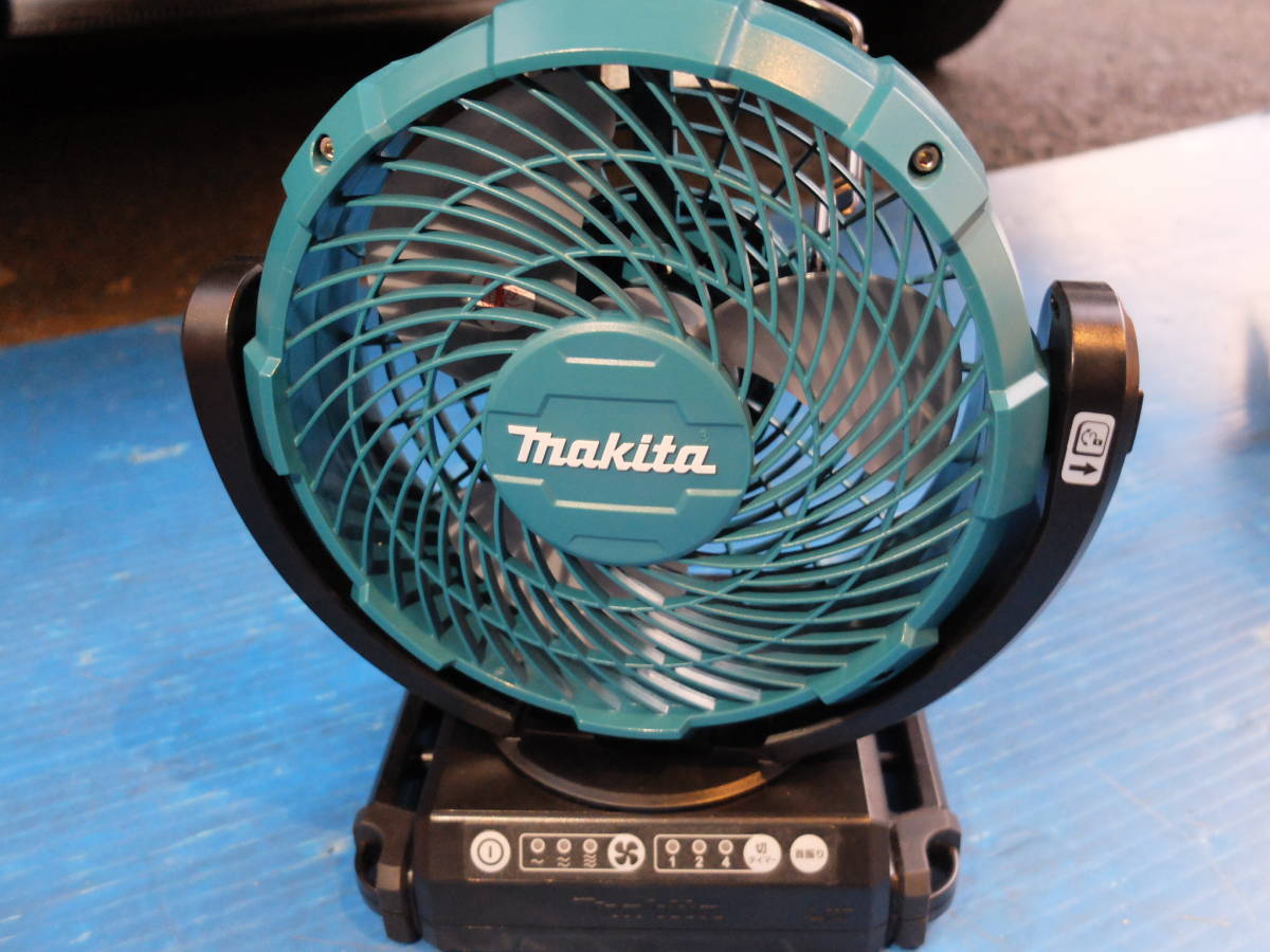 ★☆美品makita/マキタ 充電式ファン CF102D 14.4V 18V 扇風機 ACアダプター付き 本体のみ CF102D 14.4V 18V☆★の画像2