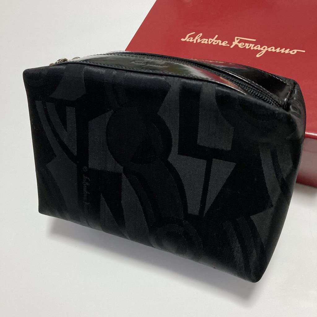 ★Salvatore Ferragamoフェラガモ ポーチ マルチケース ナイロン 黒【鑑定済み 本物保証】_画像1