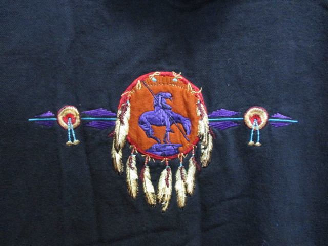 USA製　HABITAT　90sヴィンテージ　メンズスウェット　モックネックウエア　メンズM　インディアン柄刺繍デザイントレーナー ジャージ10051_画像4