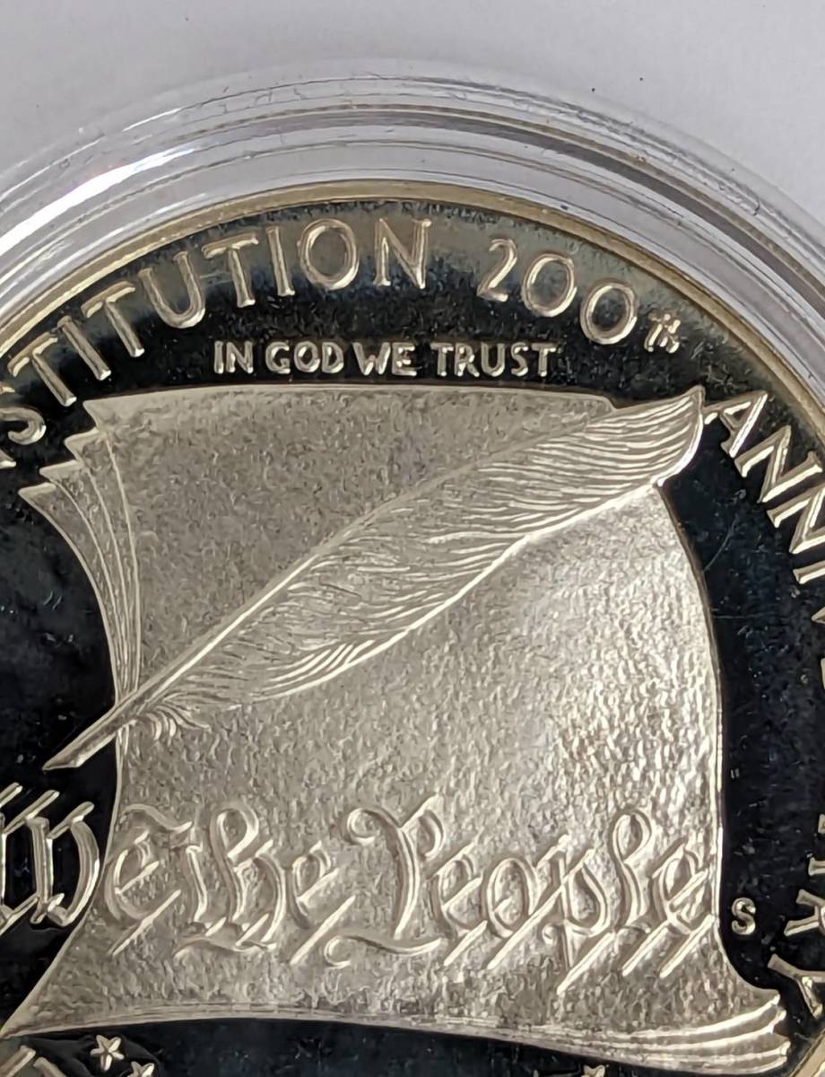 【YYD-1962NY】シルバー SV900想定 アメリカ 合衆国憲法制定200周年 1ドル銀貨プルーフ 箱 記念 コレクション 現状品 ａｍｅｒｉｃａ_画像5
