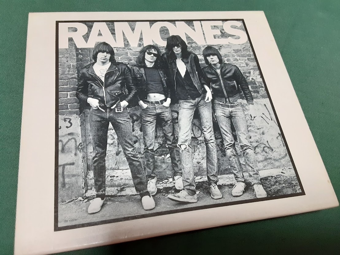 RAMONES　ラモーンズ◆『RAMONES』輸入盤CDユーズド品　22曲収録盤_画像3