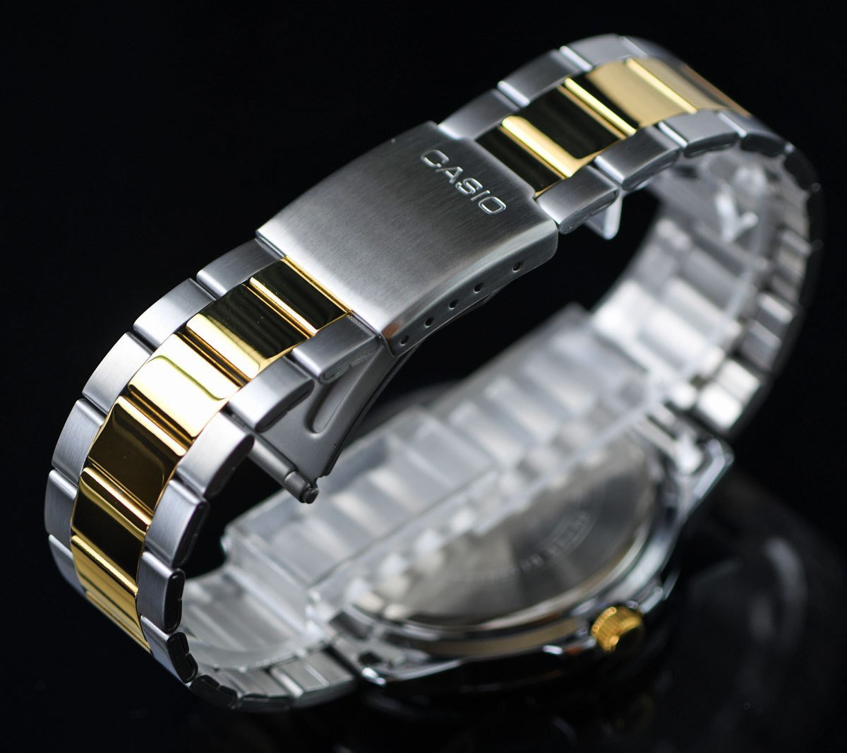逆輸入カシオ最新作 ゴールド＆シルバー 30m防水 精悍なブラックフェイス マルチファンクション 腕時計 CASIO メンズ 日本未発売_画像8