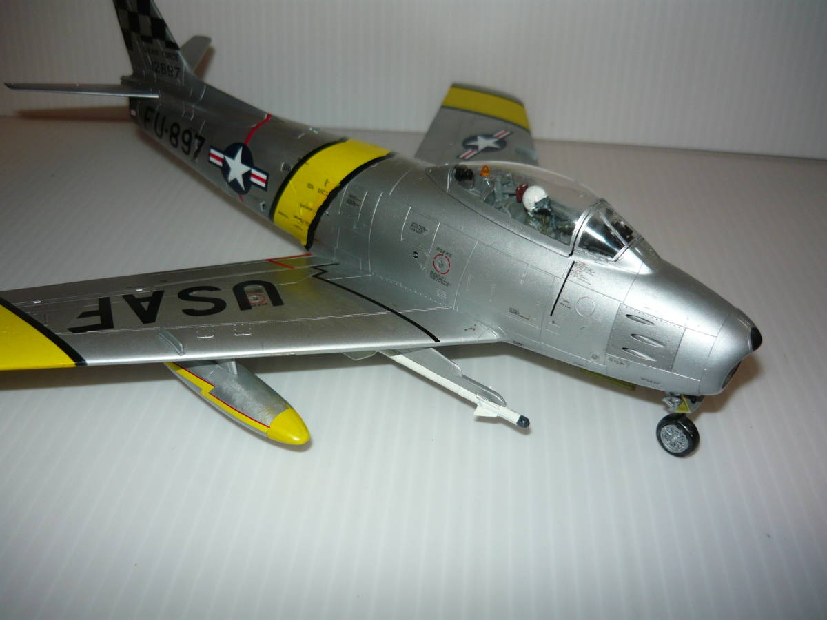1/48　F-86F　セイバー　ハフ　ザ　ドラゴン　完成品_画像3