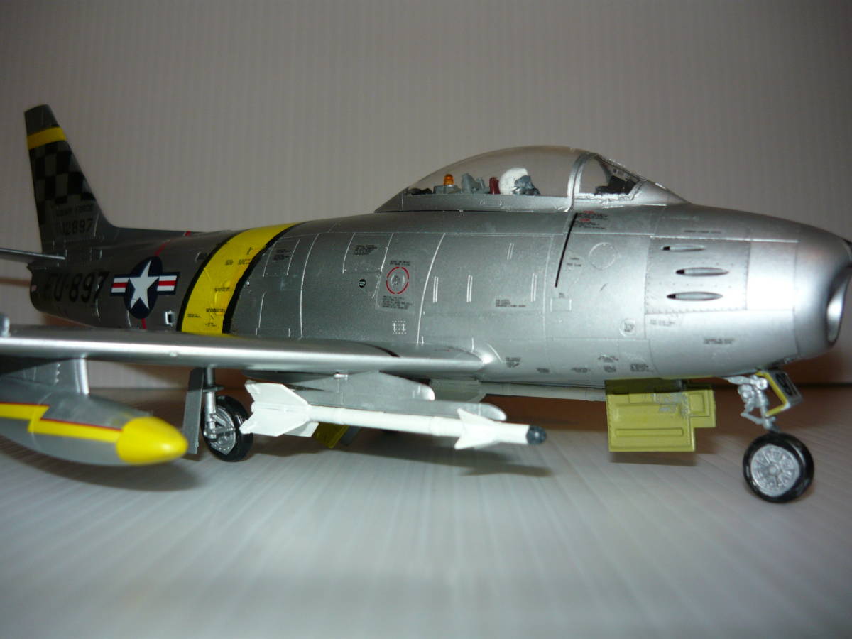 1/48　F-86F　セイバー　ハフ　ザ　ドラゴン　完成品_画像4