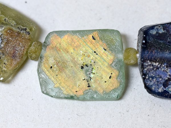 ○わくわく とんぼ玉古代ローマングラス半透明四角残欠片銀化ビーズ