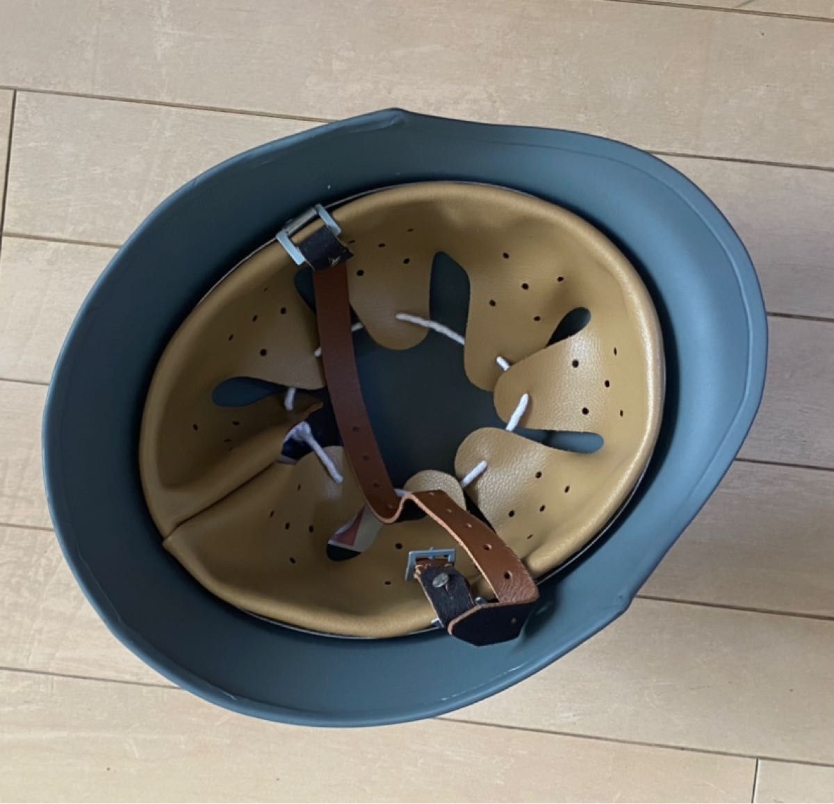 A)第二次世界大戦 ドイツ軍 M35ヘルメット(グレー色)レプリカ A)第二次世界大戦 ドイツ軍 M35ヘルメット(グレー色)レプリカ