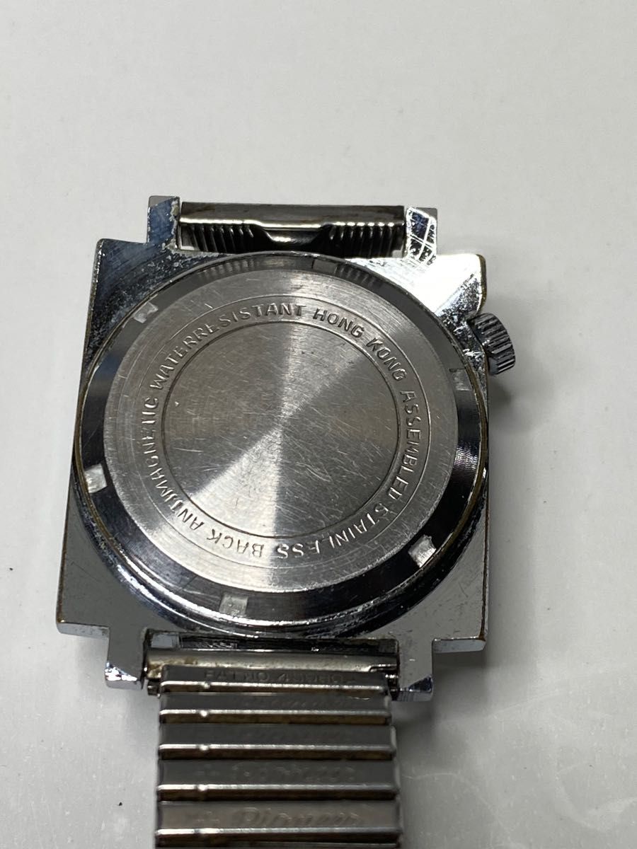 激レア・稼働品・香港製・手巻メンズ時計・中国返還前の時計です