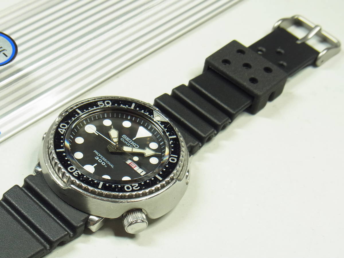 2310　SEIKO　300ｍ　ツナ缶　ダイバー　プロフェッショナル　美品　電池交換済_新品セイコー製ベルト交換済み